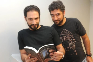 Se llaman igual, se parecen y aman escribir