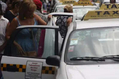 Taxistas pidieron que la bajada de bandera sea llevada a $ 4,90