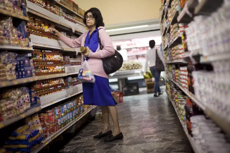 ALIMENTOS. Según el Indec, la Canasta  Básica Alimentaria (límite de ingresos para no ser indigente) fue calculada en $ 649,48 para una familia tipo. REUTERS