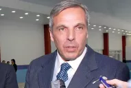 Entre negocios e intereses