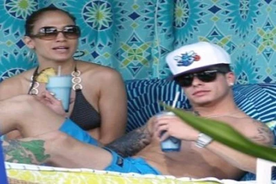 Jennifer López cerró una playa para estar con su novio