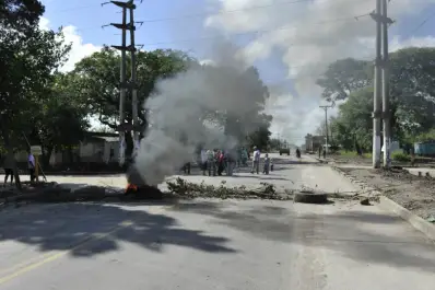 Cortan la ruta en Delfín Gallo por el mal estado de las calles