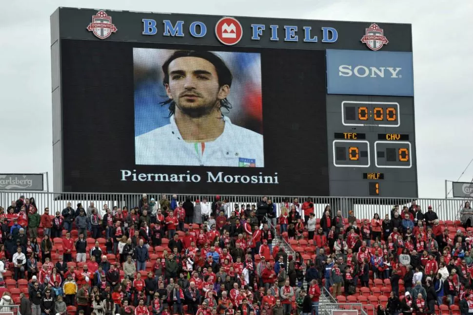 DOLOR. Hasta en Toronto recordaron al ex jugador de la selección Sub-21 de Italia. REUTERS