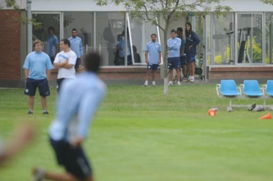 Llop busca reemplazantes