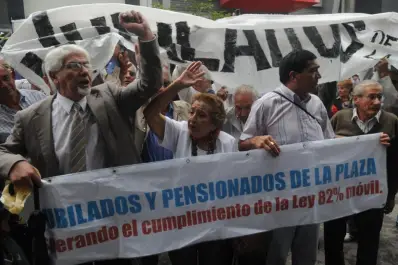 Jubilados renuevan su reclamo por el 82% móvil