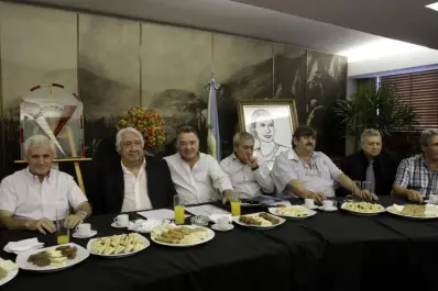 Buscan que Moyano acepte una conducción colegiada