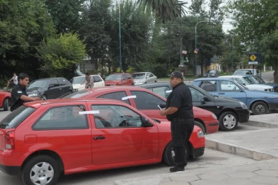 Corrían picadas y terminaron estacionados en la comisaría