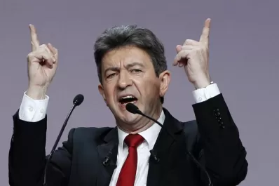 El candidato de la izquierda francesa propone seguir a la Argentina en la estatización de las petroleras