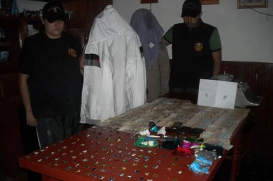 Usaba a sus hijos de 9 y 10 años para repartir la droga