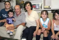 Cuidar a los nietos y aportar dinero para cubrir sus necesidades configuran un fenómeno que crece