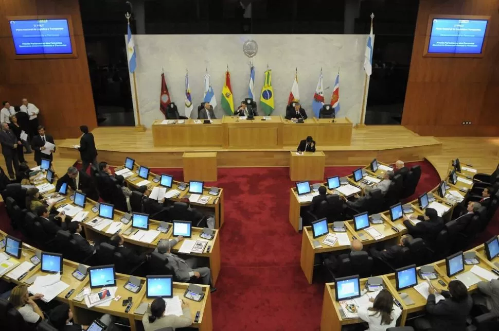 RECINTO. Los vicegobernadores avalan la política hidrocarburífera K. PRENSA LEGISLATURA