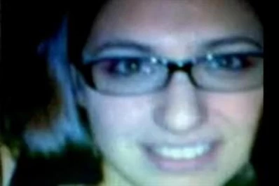 El cadáver de una joven, asesinada a golpes, apareció en una cámara séptica