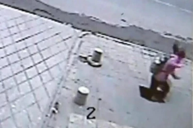 El video de una joven que se cae a un pozo en China causa furor en YouTube