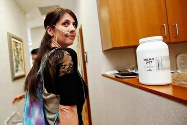 Para bajar 10 kilos en 10 días, se alimentan con una sonda por la nariz