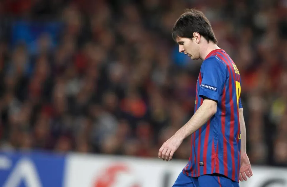 DESCONOCIDO. Messi no gravitó en la final ante Chelsea y falló un penal para Barcelona. REUTERS