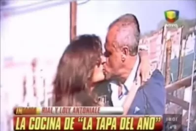 La foto del beso entre Jorge Rial y La Niña Loly