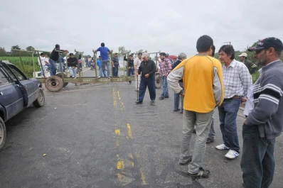 Por tercer día, tabacaleros bloquean la ruta 38