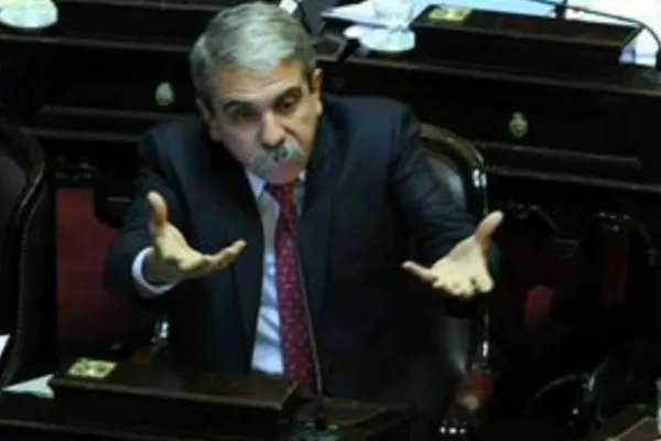 Aníbal Fernández no se guardó nada: le dio a Vargas Llosa, a Brufau y a Calderón