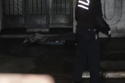Lo atacaron para robarle las zapatillas y la mochila; se resistió y lo mataron de un tiro