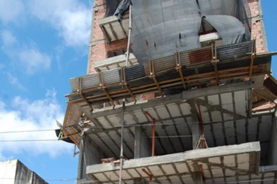 La construcción se recuperó en marzo, tras la caída de febrero