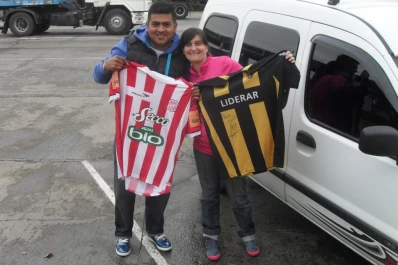 Los une un inmenso amor,  pero los divide una gran pasión