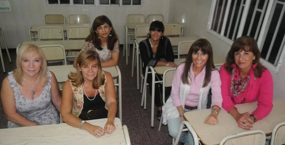 Adriana Cecilia, Susana Sueldo, Viviana Matar, Viviana Andole, Mirta Ruiz y Cristina Cortez. 