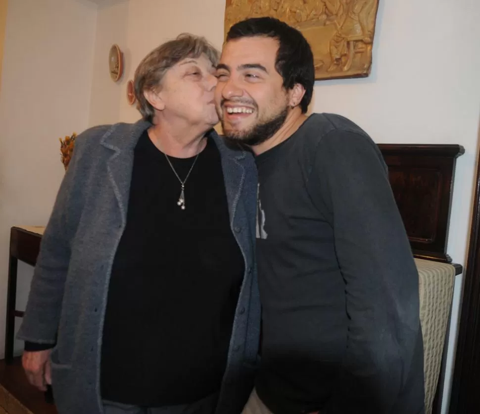 NIDO LLENO. Josefina Durengo, de 71 años, vive con su hijo, Alvaro, de 30.