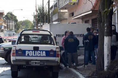 Detuvieron a un policía retirado por el triple crimen en Bernal