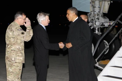 Obama llegó sorpresivamente a Agfanistán a un año del asesinato de Bin Laden