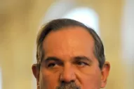 Alperovich se llamó a silencio antes de viajar