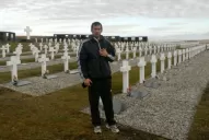 Un atleta santiagueño también filmó en Malvinas, pero no apareció en la versión final