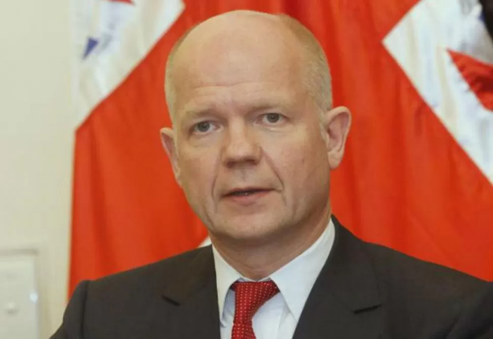 CRITICAS. El ministro de Asuntos Exteriores del Reino Unido, William Hague, calificó hoy de maniobra política el spot. REUTERS
