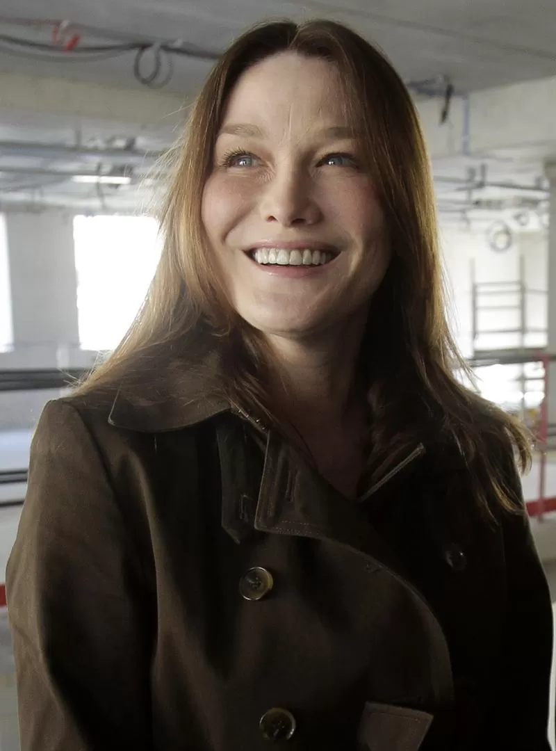 CARLA BRUNI FUE MODELO. REUTERS