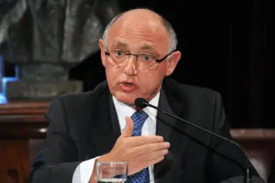Timerman objetó el despliegue de las armas nucleares inglesas