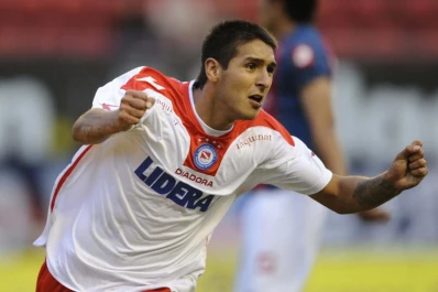 Le robaron un lujoso auto al futbolista Ismael Sosa