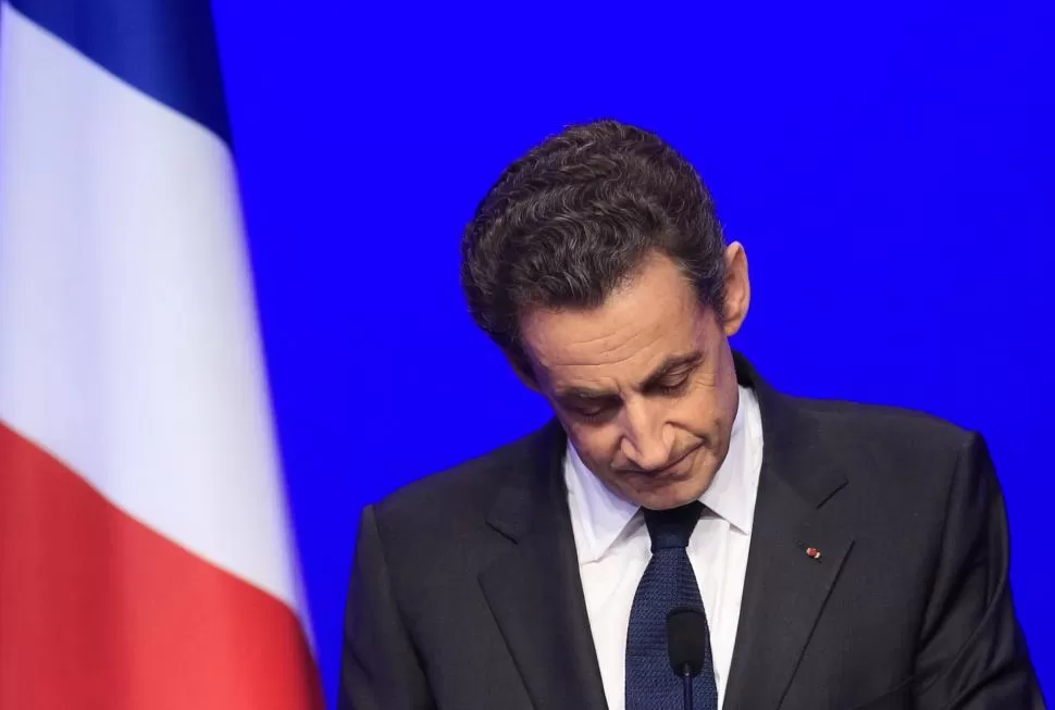 RESPONSABLE. Sarkozy se cargó la mochila de la derrota de la derecha. REUTERS