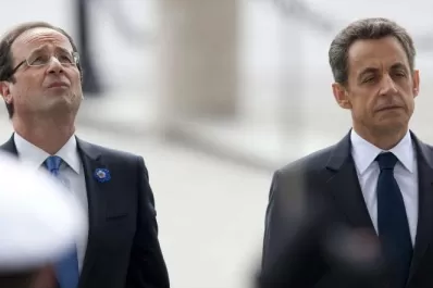 Hollande y Sarkozy conmemoran juntos final de la Segunda Guerra Mundial
