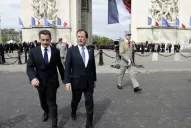 Sarkozy y Hollande dejaron atrás la campaña y estuvieron juntos en un acto