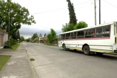 Los vecinos del barrio Padilla no se animan ni a esperar el colectivo