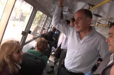 Dos concejales vieron rodar la vida en un colectivo