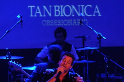 Tan biónica le pone rock y glamour a la noche