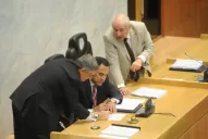 Los legisladores se aumentan un 34% sus dietas mensuales