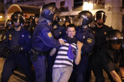 Vuelven a echar a los indignados de la Puerta del Sol