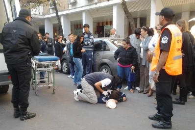 Revuelo por un choque a una peatona en pleno centro