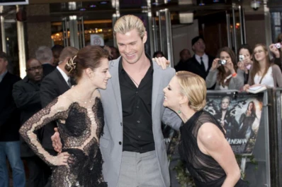 Charlize Theron y Kristen Stewart no le tienen miedo a las transparencias