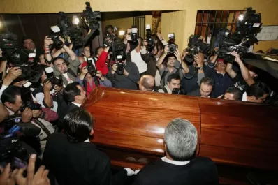 Carlos Fuentes descansará junto a sus hijos, Carlos y Natasha, en un cementerio parisino