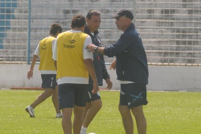 Llop ataca todos los frentes, el actual y el futuro