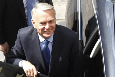 Ayrault designó a su gabinete