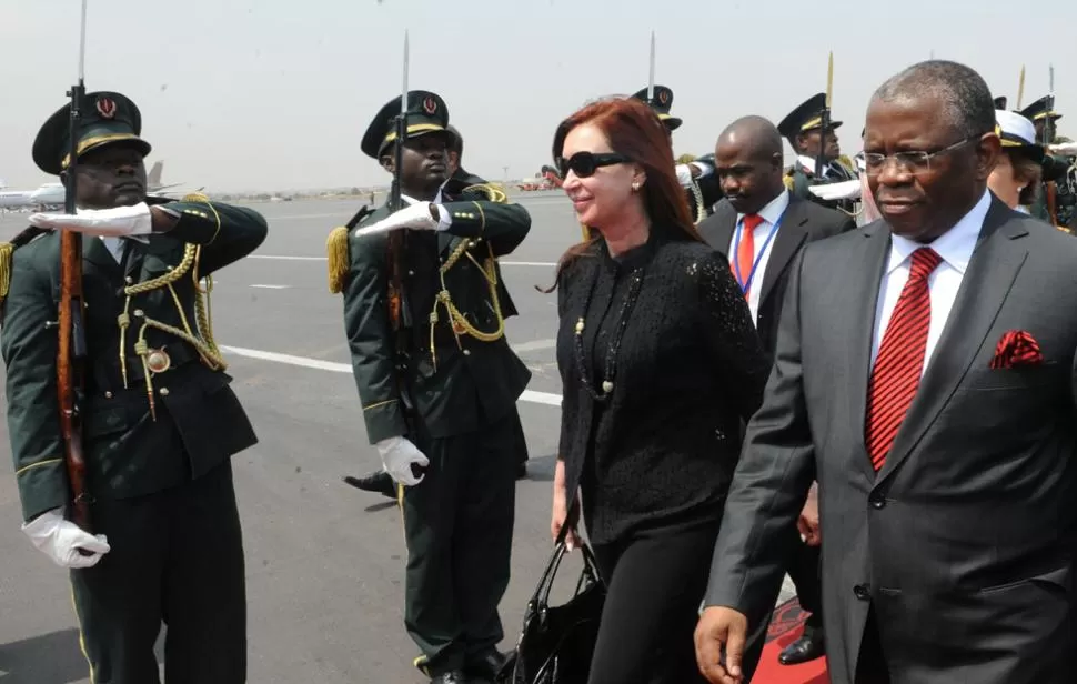 RECIEN LLEGADA. La presidenta llegó esta mañana a Angola. NA