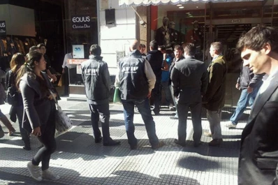 A pesar de los controles, el blue gana terreno